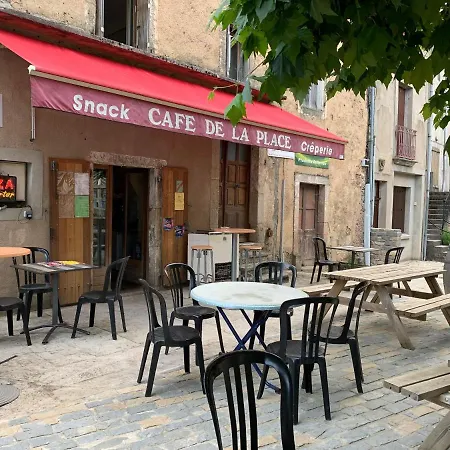 Cafe De La Place & D'hotes 